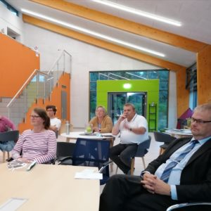 Fraktion sitzt mit Abstand